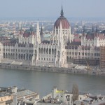 Un flashmob cu rufe murdare câștigă la CEDO împotriva Ungariei Parlamentul din Budapesta
